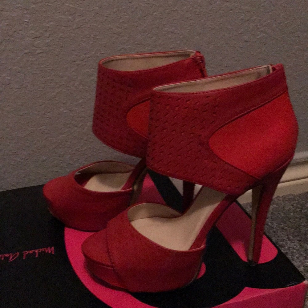 Red pumps - Picture 6 of 6